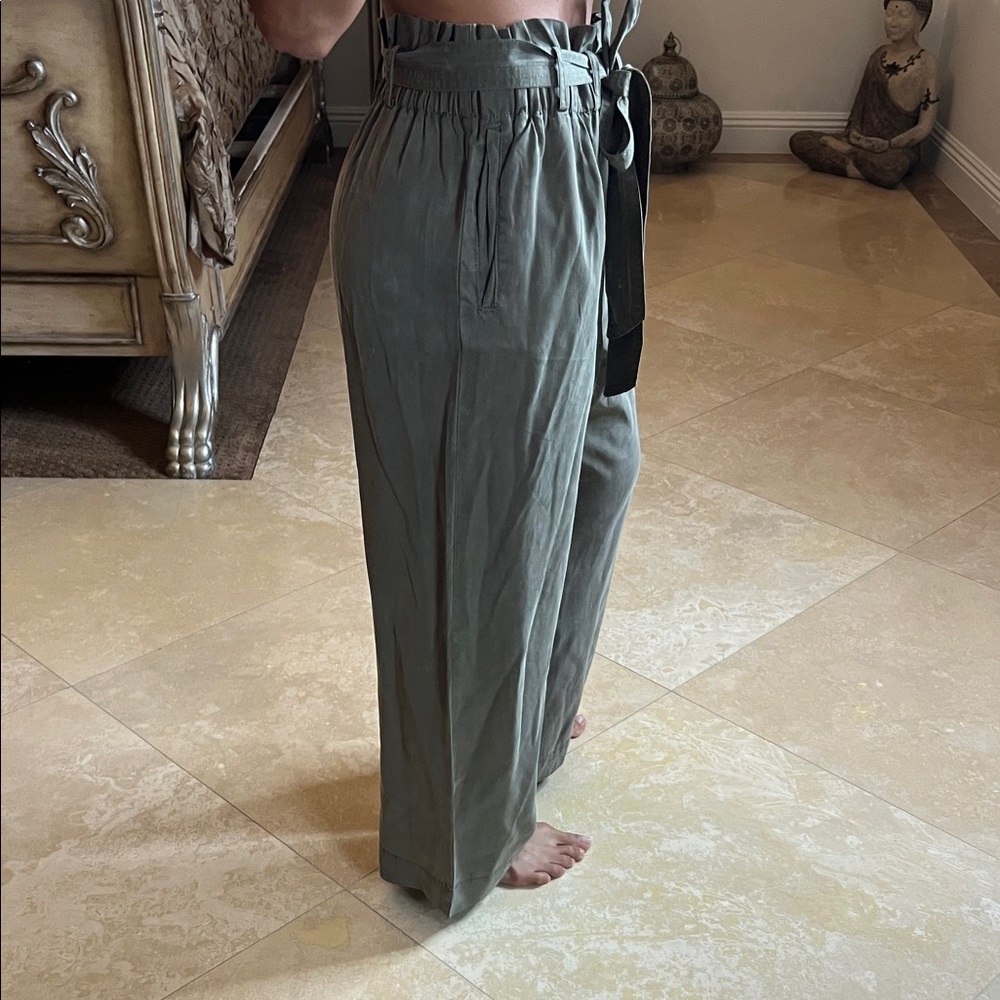 💕Women’s Olive Green Pants with Belt💕 - Picture 2 of 3